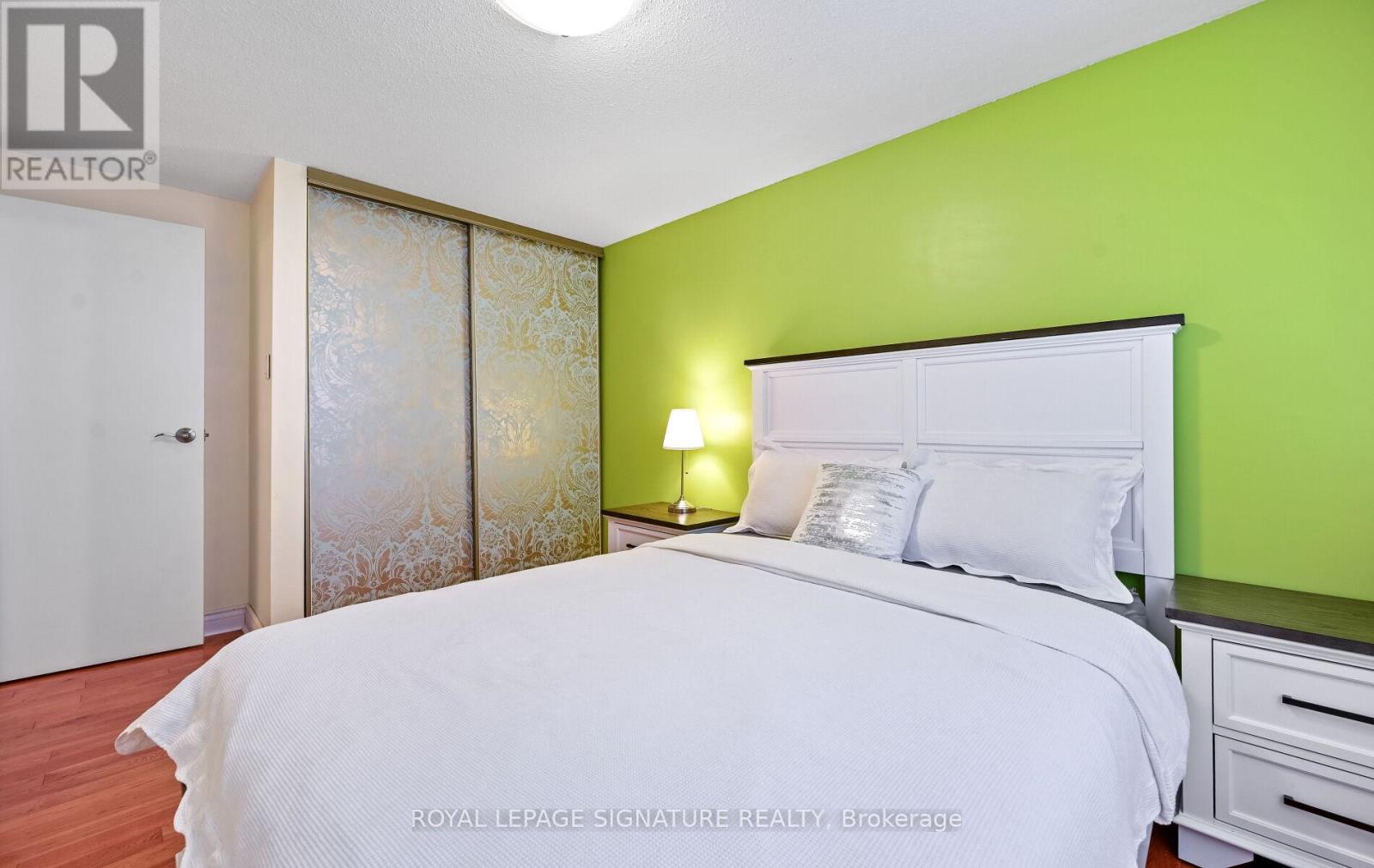 1033 Raintree Lane, Mississauga, Ontario  L5H 4A1 - Photo 25 - W12540716