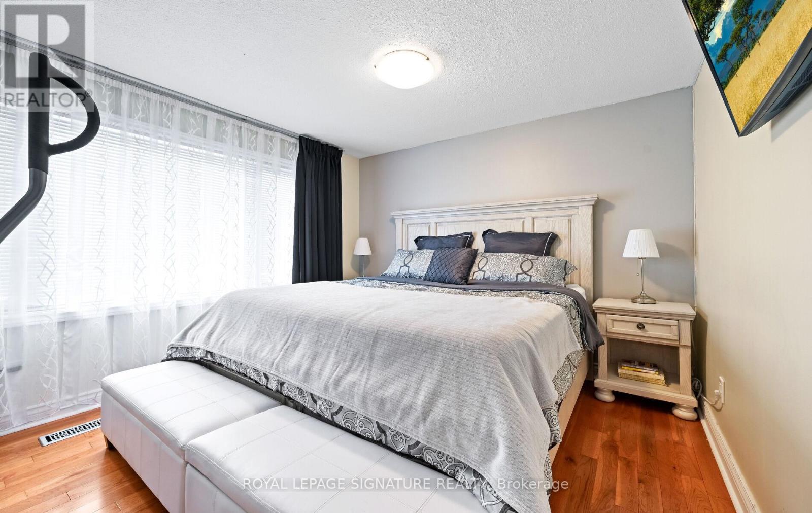 1033 Raintree Lane, Mississauga, Ontario  L5H 4A1 - Photo 19 - W12540716