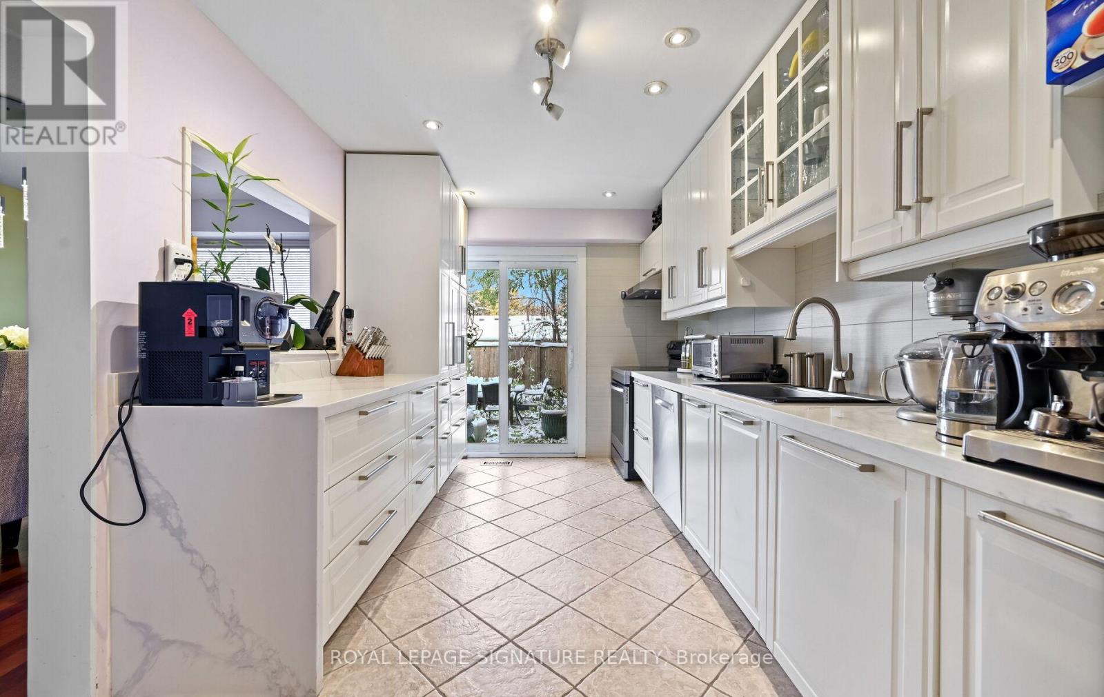 1033 Raintree Lane, Mississauga, Ontario  L5H 4A1 - Photo 14 - W12540716