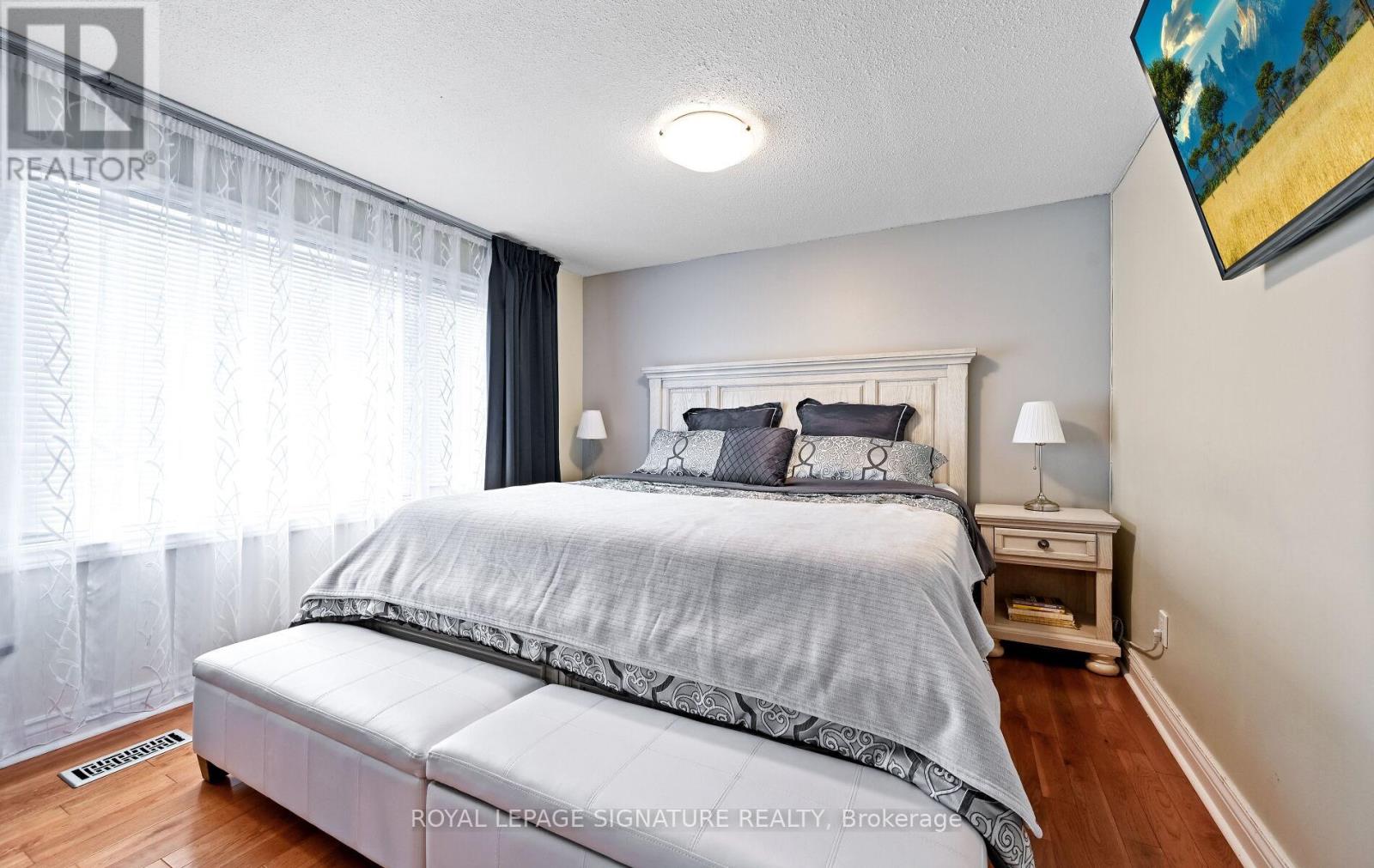 1033 Raintree Lane, Mississauga, Ontario  L5H 4A1 - Photo 22 - W12540716