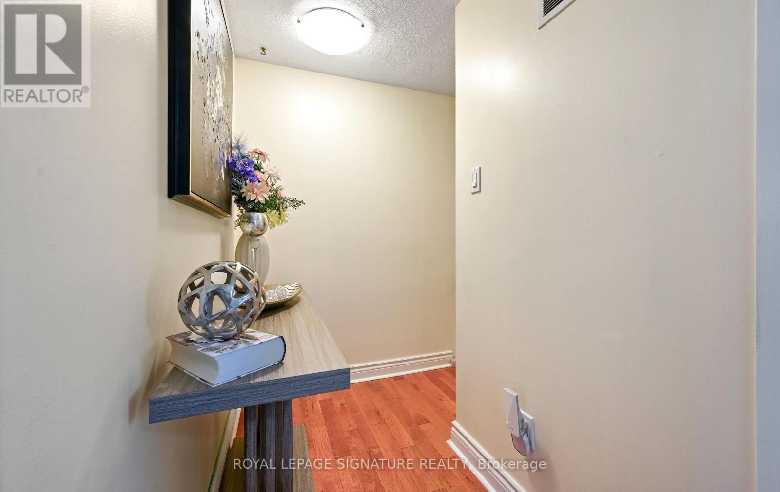 1033 Raintree Lane, Mississauga, Ontario  L5H 4A1 - Photo 18 - W12540716