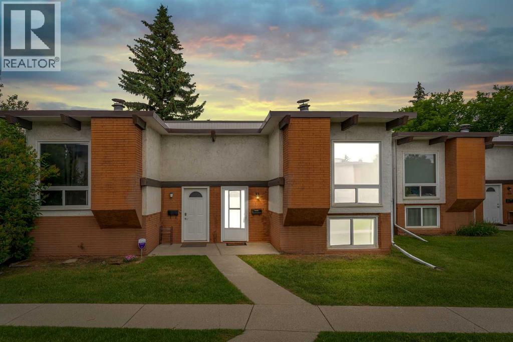 105 Pinemont Bay NE, Calgary, Alberta