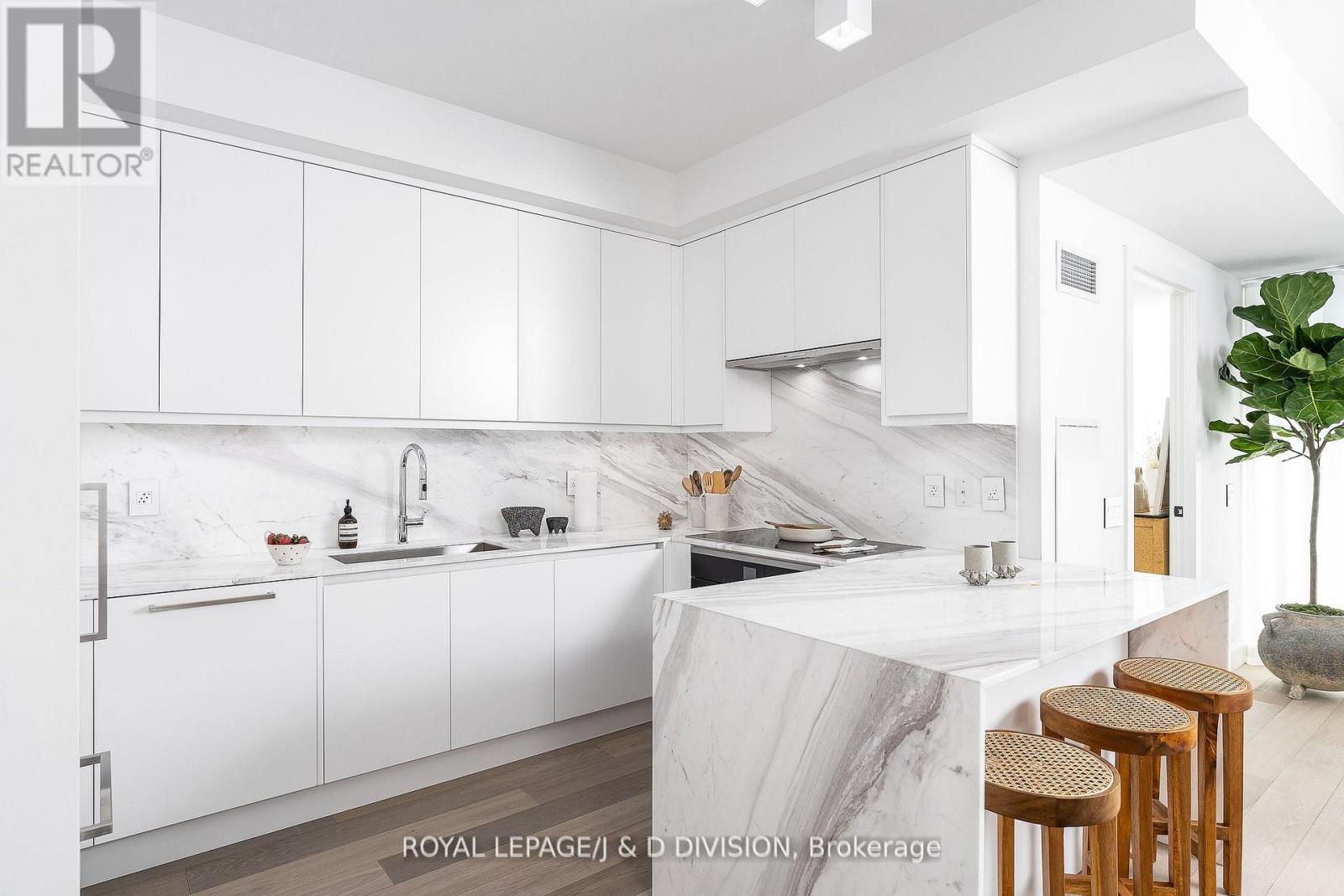 2603 - 200 Cumberland Street, Toronto, Ontario  M5R 0B7 - Photo 7 - C12541498