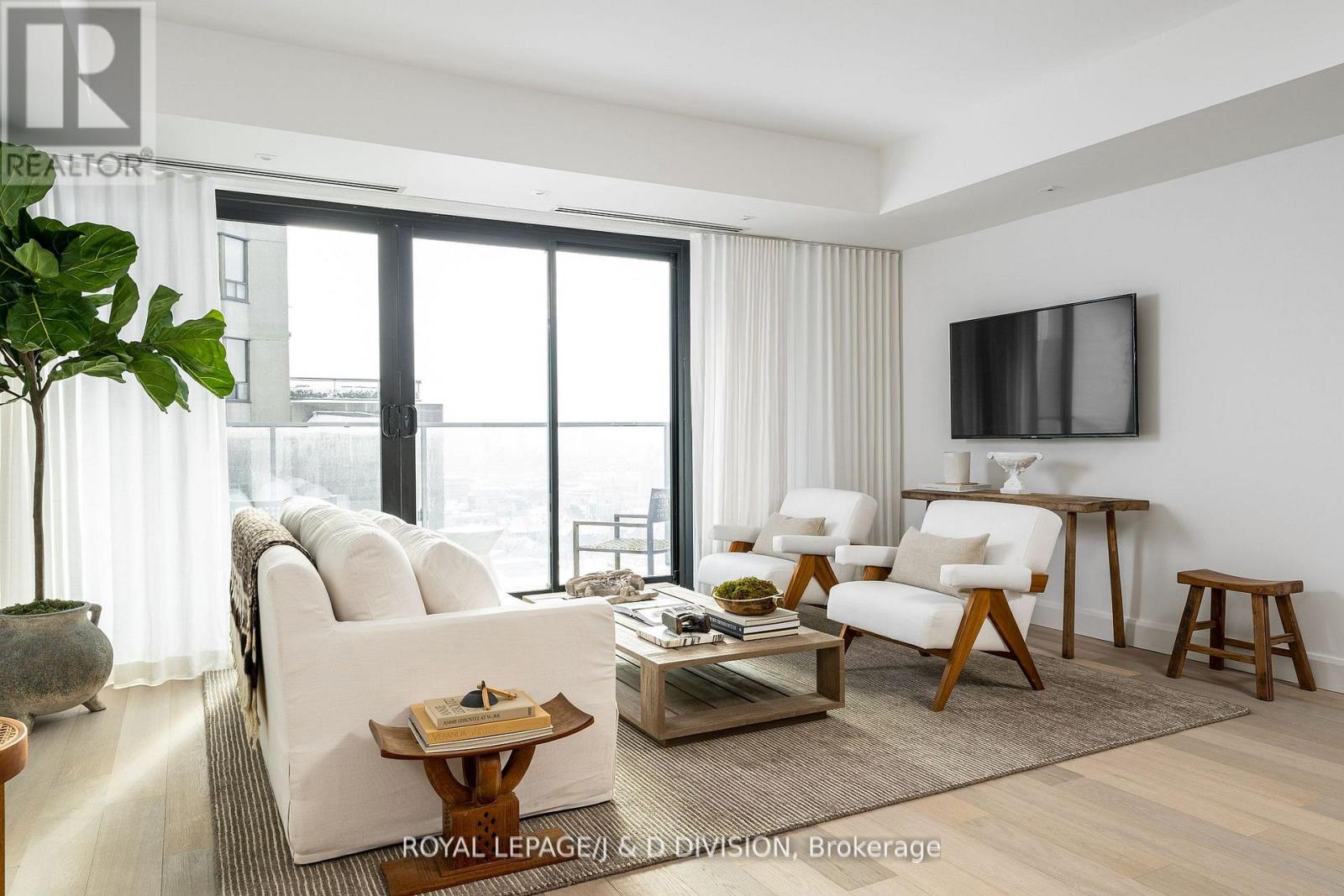 2603 - 200 Cumberland Street, Toronto, Ontario  M5R 0B7 - Photo 8 - C12541498