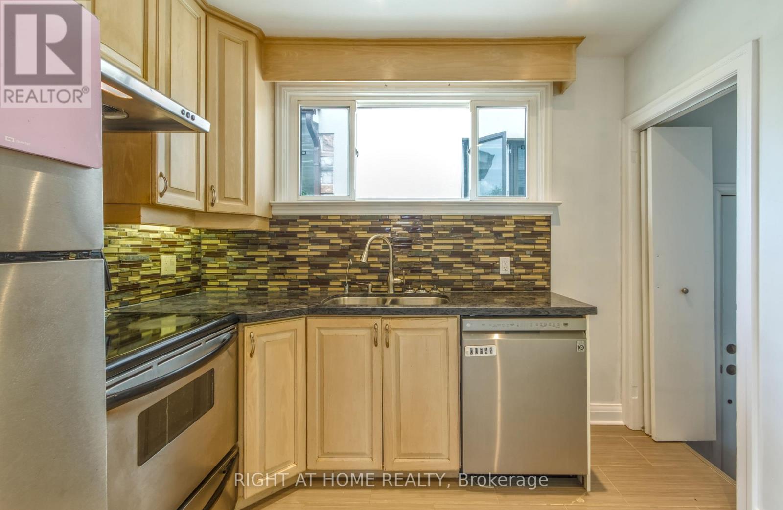 101 Eastville Avenue, Toronto, Ontario  M1M 2N8 - Photo 9 - E12541452