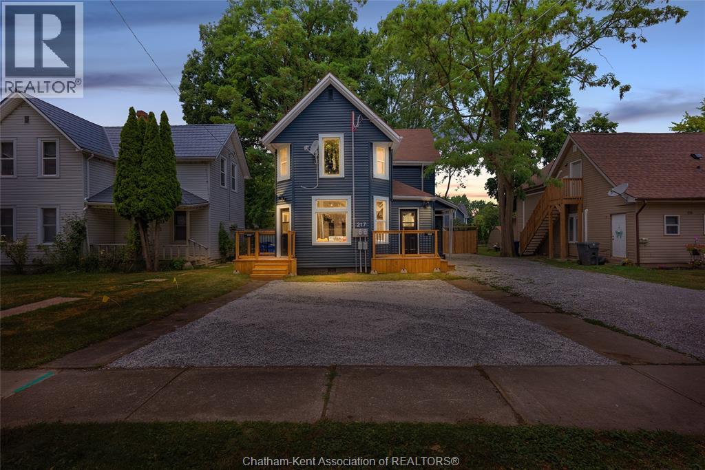 MLS# 25028615: 217 SELKIRK STREET, Chatham, Canada