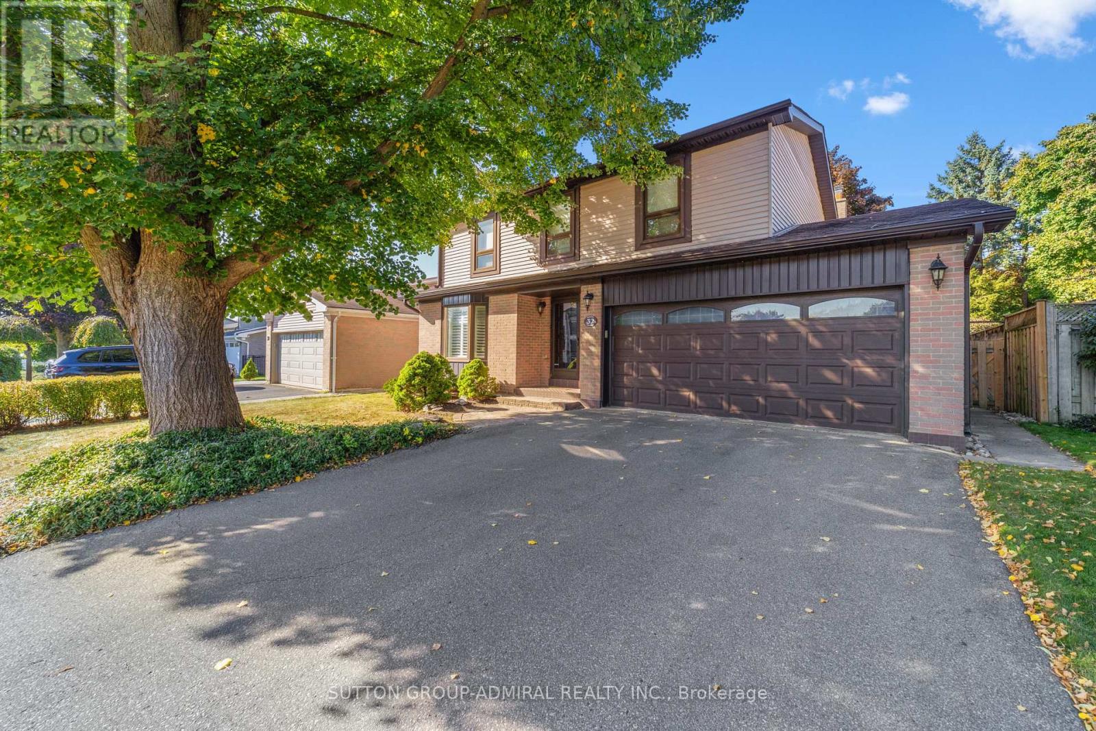 32 MAYVERN CRESCENT, Richmond Hill, Ontario