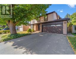 32 MAYVERN CRESCENT, Richmond Hill, Ontario