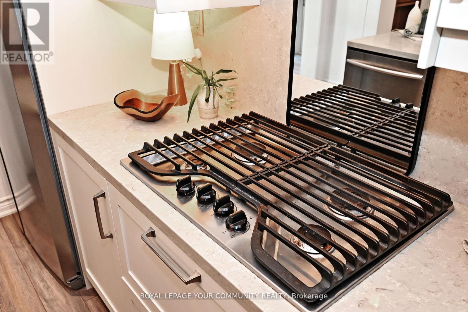 82 Centre Street, Aurora, Ontario  L4G 1J8 - Photo 17 - N12532162