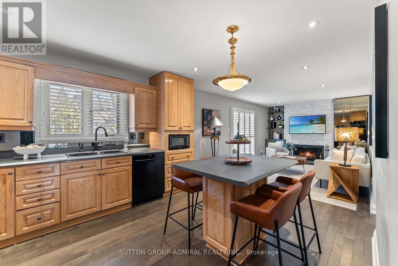 32 Mayvern Crescent, Richmond Hill, Ontario L4C 5J6 - Photo 8 - N12407200