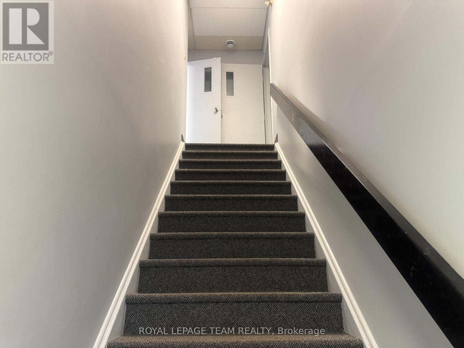 2212 Gladwin Crescent, Ottawa, Ontario K1B 5N1 - Photo 10 - X12541620