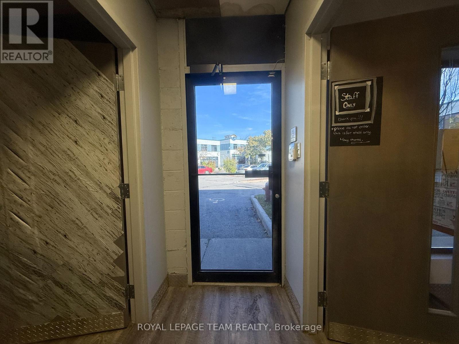 2212 Gladwin Crescent, Ottawa, Ontario K1B 5N1 - Photo 11 - X12541620