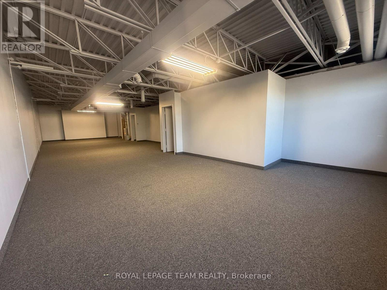 2212 Gladwin Crescent, Ottawa, Ontario K1B 5N1 - Photo 7 - X12541620