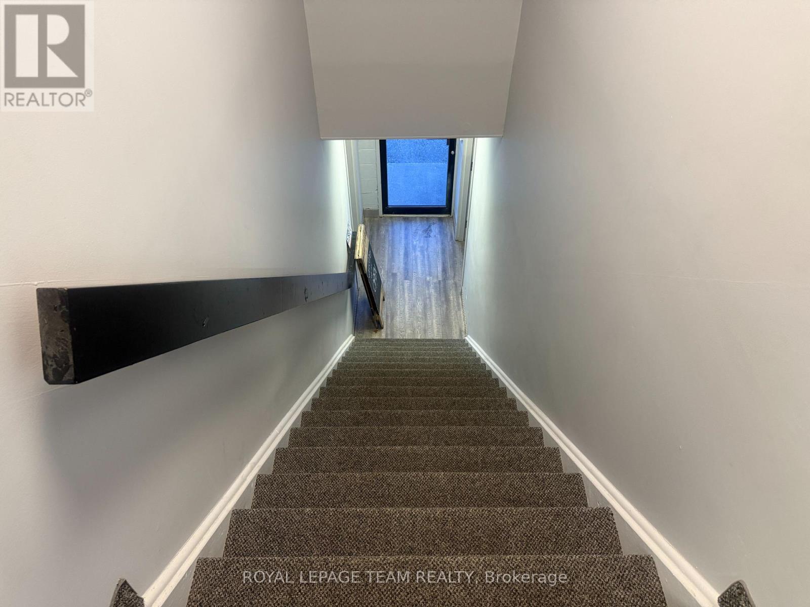 2212 Gladwin Crescent, Ottawa, Ontario K1B 5N1 - Photo 9 - X12541620