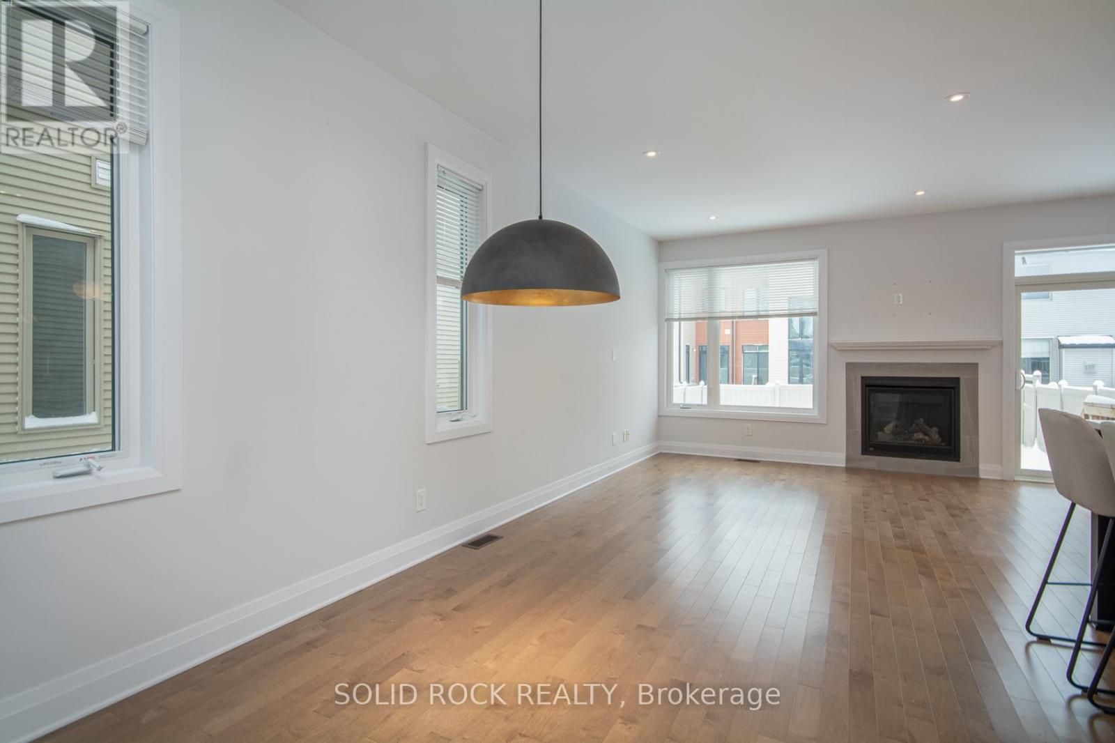 218 Lift Lane, Ottawa, Ontario  K2V 0M6 - Photo 4 - X12541710