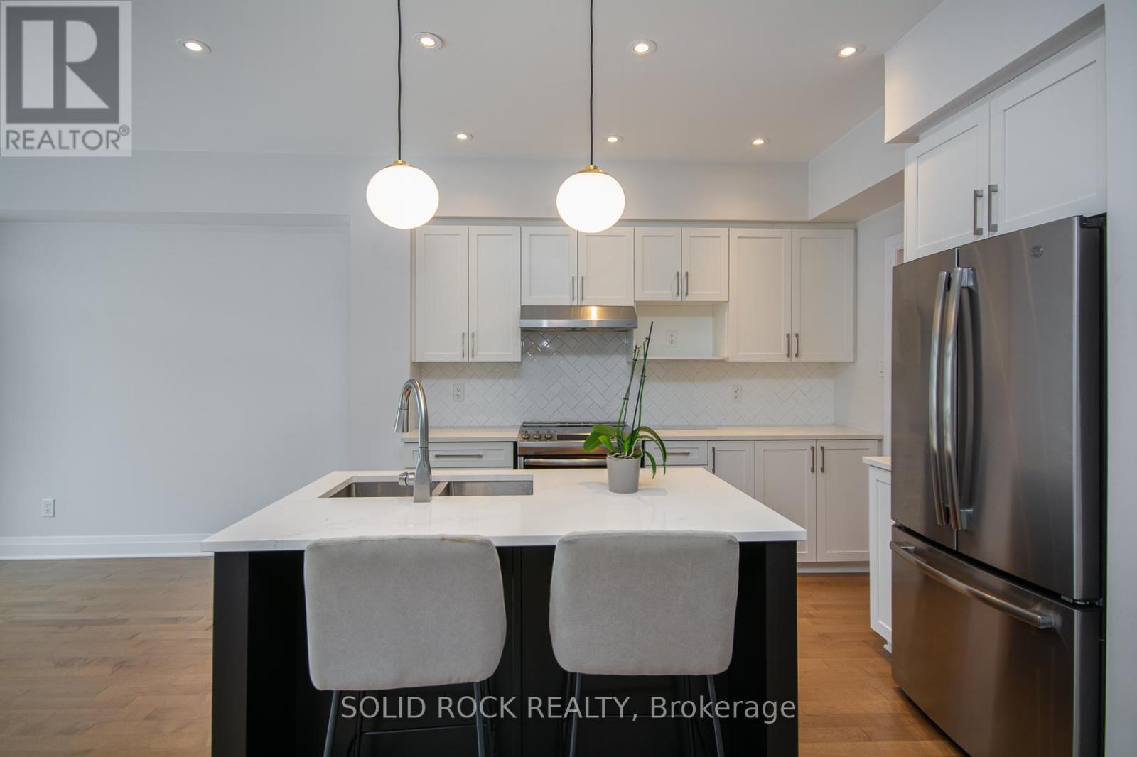 218 Lift Lane, Ottawa, Ontario  K2V 0M6 - Photo 7 - X12541710