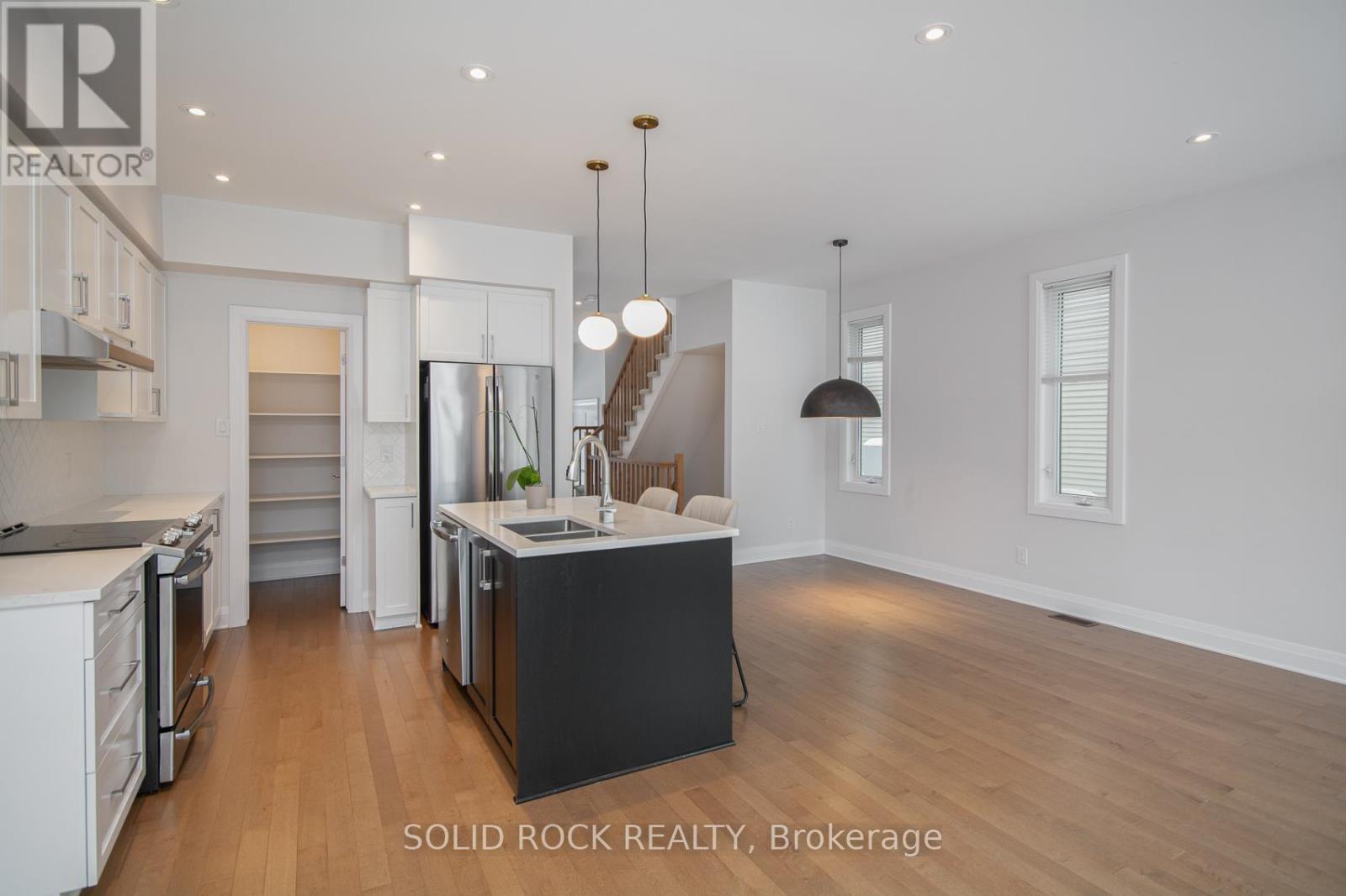 218 Lift Lane, Ottawa, Ontario  K2V 0M6 - Photo 9 - X12541710