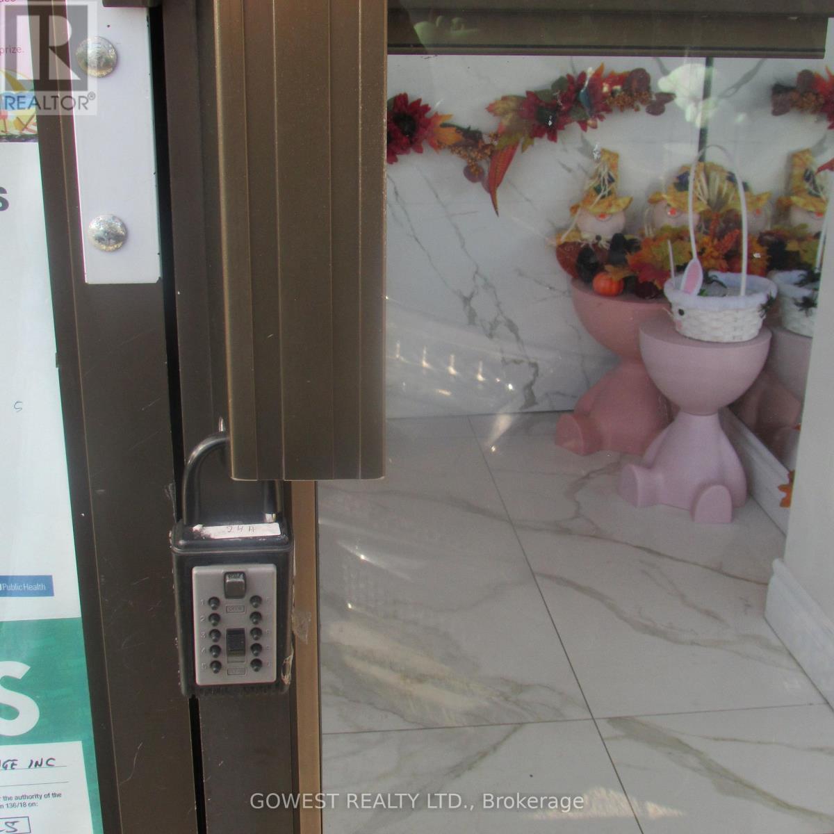 3rd Floor - 24a Roncesvalles Avenue, Toronto, Ontario M6R 2K3 - Photo 19 - W12521108