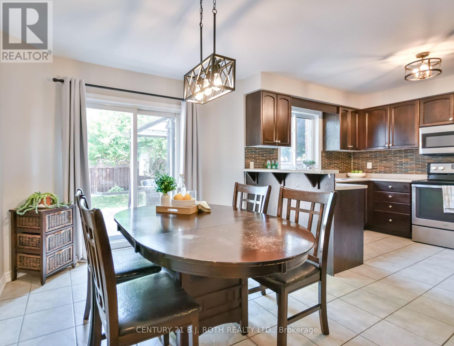 28 Shaina Court, Barrie, Ontario  L4N 9S7 - Photo 6 - S12541540