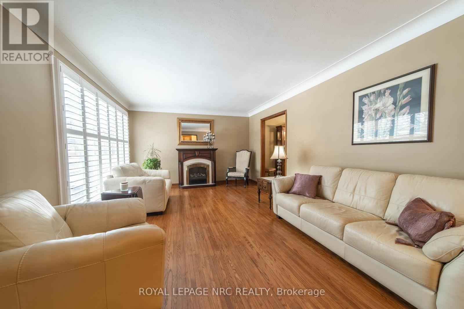 7106 Freeman Street, Niagara Falls, Ontario  L2E 5V5 - Photo 3 - X12541624