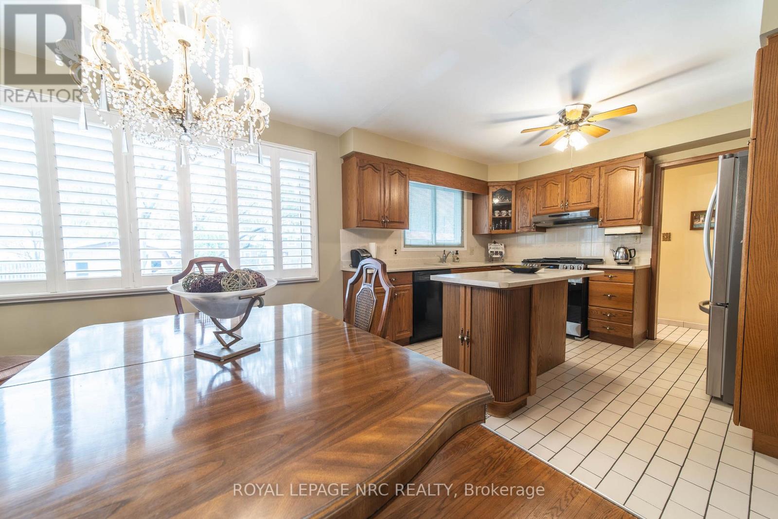 7106 Freeman Street, Niagara Falls, Ontario  L2E 5V5 - Photo 6 - X12541624