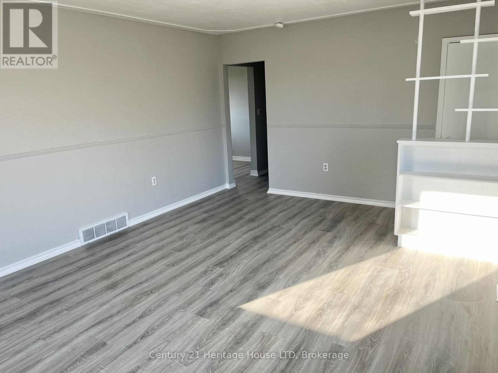 9 Mckay Street, St. Catharines, Ontario L2S 1E8 - Photo 11 - X12541704