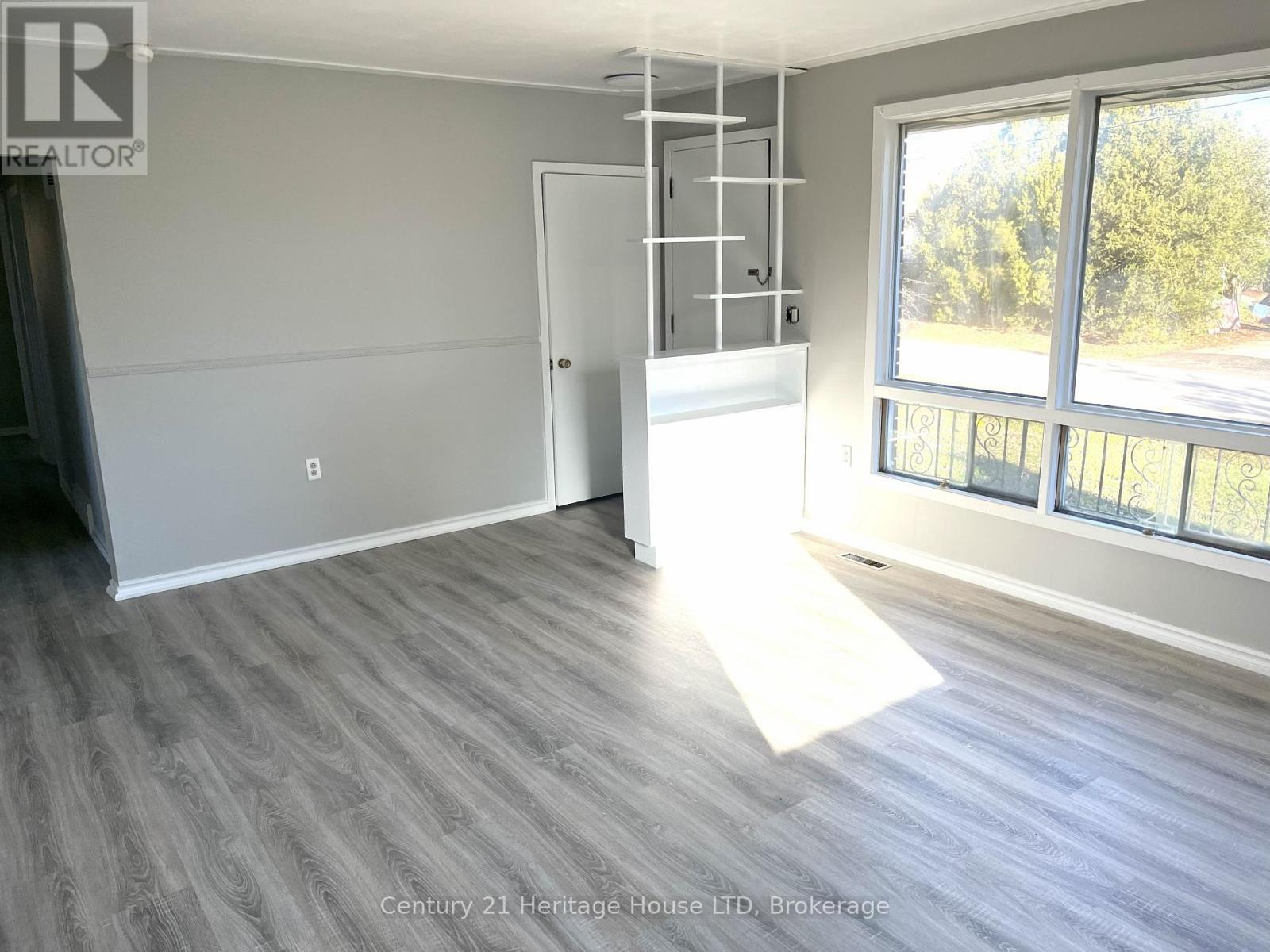 9 Mckay Street, St. Catharines, Ontario L2S 1E8 - Photo 12 - X12541704