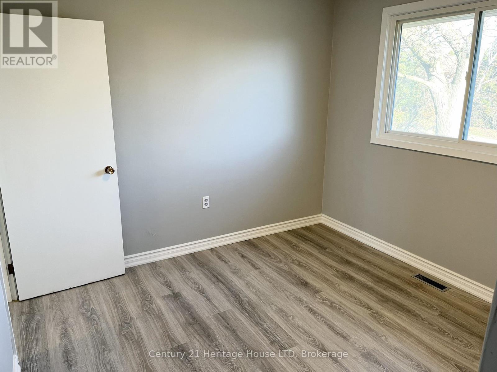 9 Mckay Street, St. Catharines, Ontario L2S 1E8 - Photo 15 - X12541704