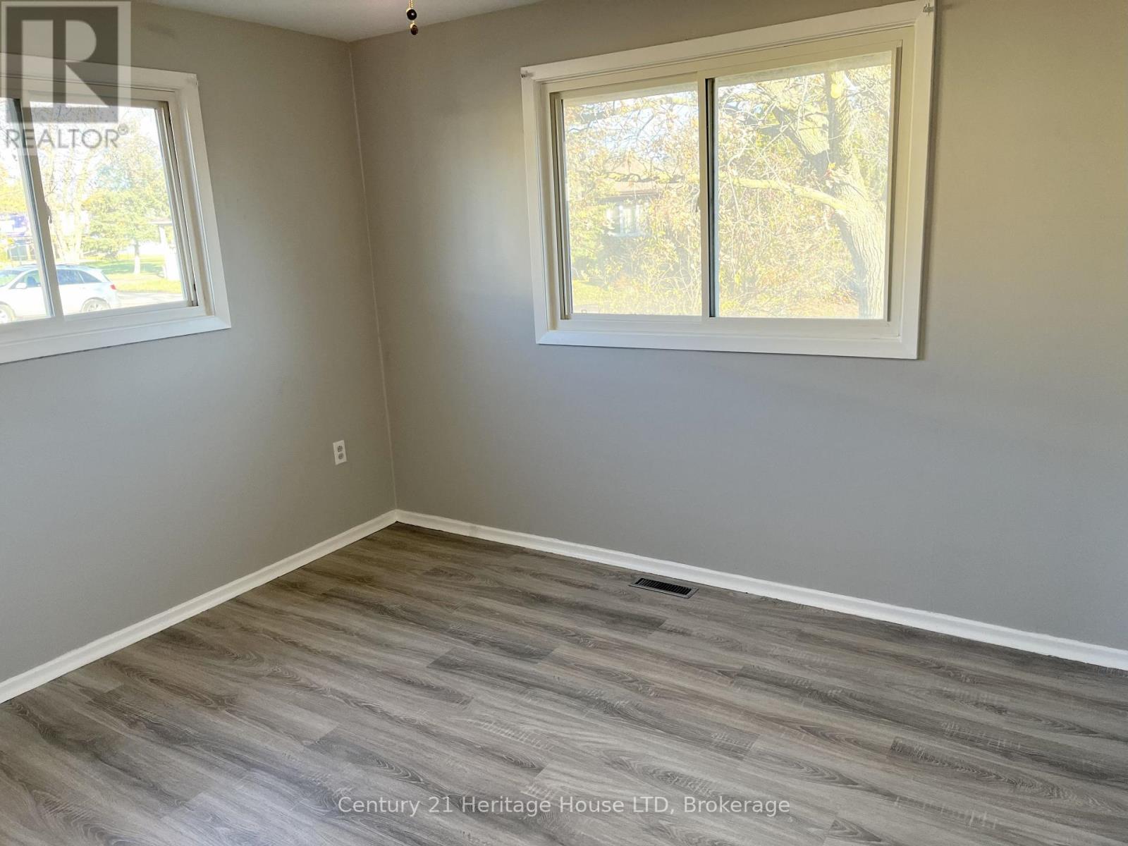 9 Mckay Street, St. Catharines, Ontario L2S 1E8 - Photo 16 - X12541704