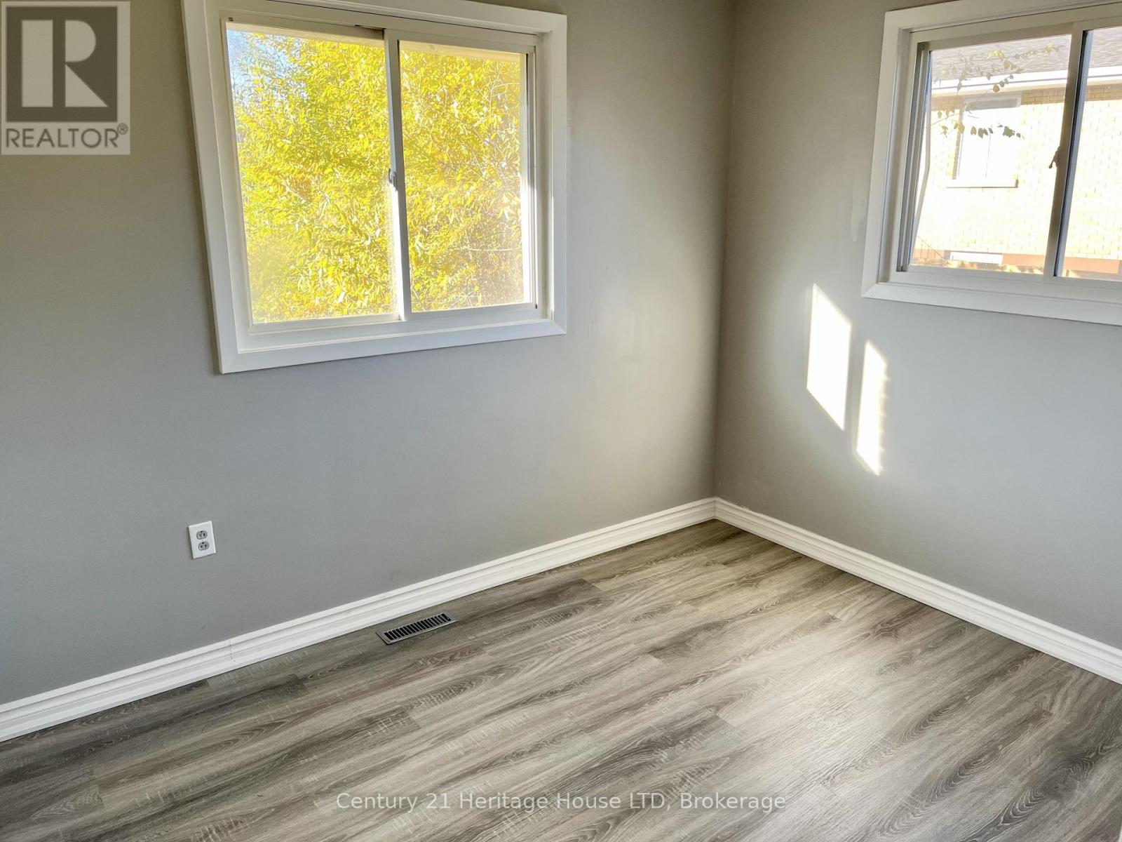 9 Mckay Street, St. Catharines, Ontario L2S 1E8 - Photo 18 - X12541704