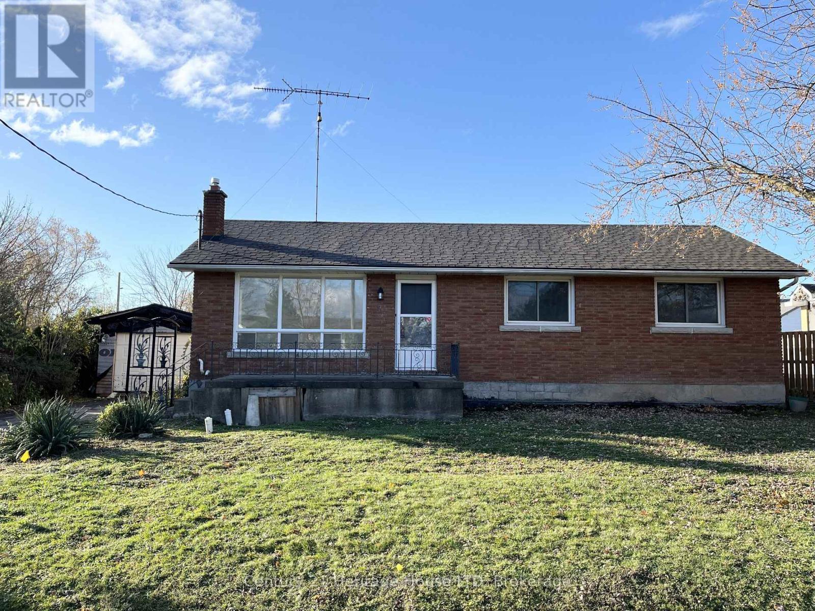 9 Mckay Street, St. Catharines, Ontario L2S 1E8 - Photo 2 - X12541704