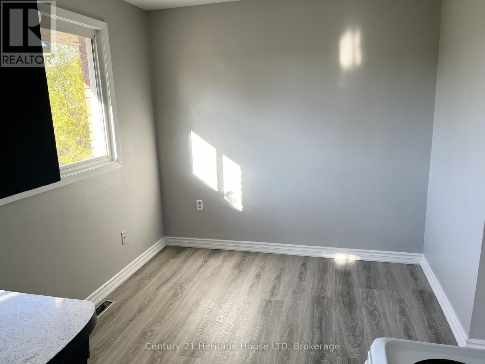 9 Mckay Street, St. Catharines, Ontario L2S 1E8 - Photo 7 - X12541704