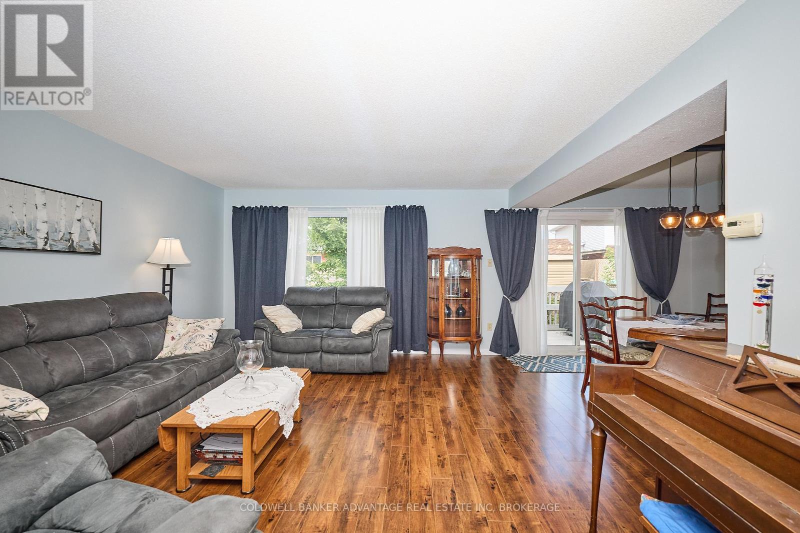 33 Naples Court, Thorold, Ontario L2V 4S7 - Photo 5 - X12541706