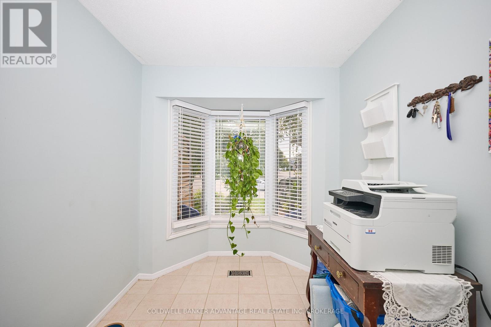 33 Naples Court, Thorold, Ontario L2V 4S7 - Photo 7 - X12541706