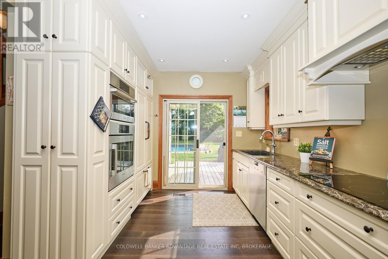 4698 Sandy Cove Drive, Lincoln, Ontario L0R 1B1 - Photo 11 - X12541808