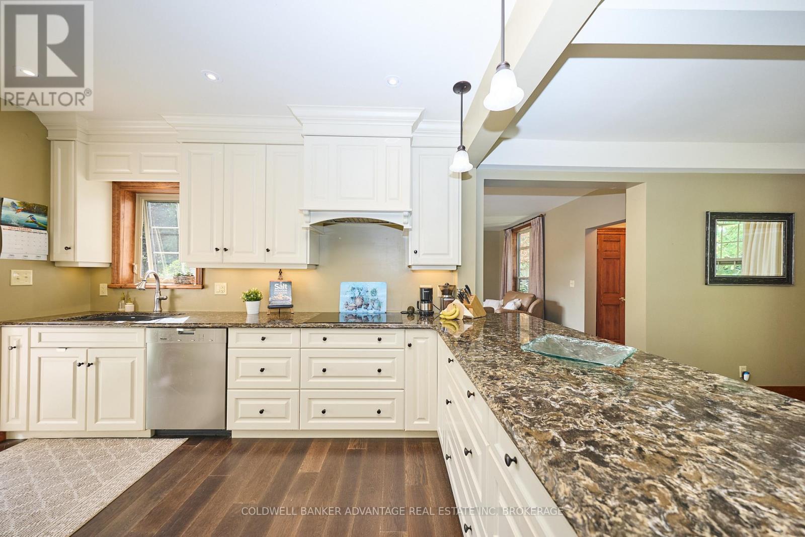 4698 Sandy Cove Drive, Lincoln, Ontario L0R 1B1 - Photo 12 - X12541808