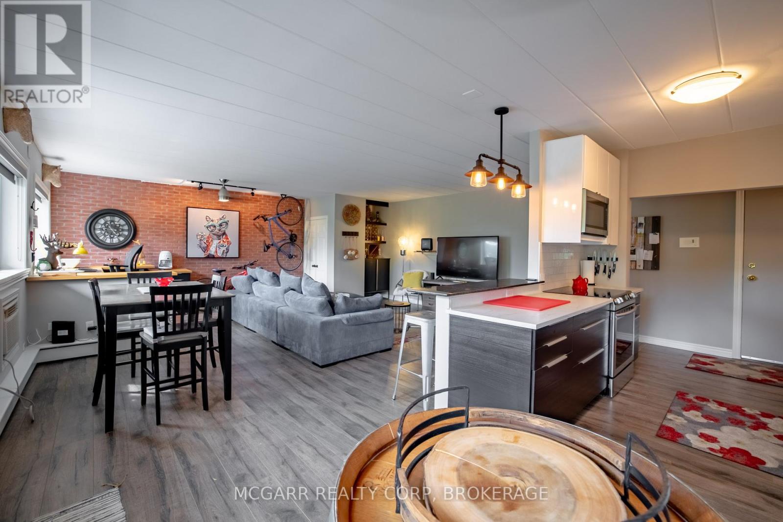 503 - 14 Norris Place, St. Catharines, Ontario  L2R 2W8 - Photo 15 - X12541838