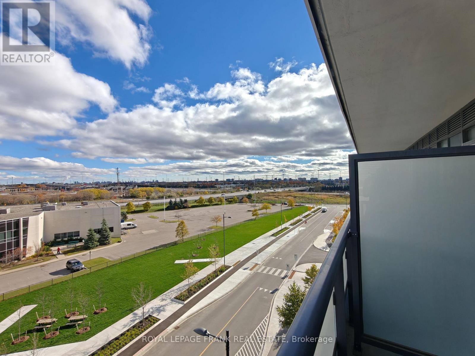 612 - 60 Honeycrisp Crescent, Vaughan, Ontario  L4K 0N5 - Photo 12 - N12541582