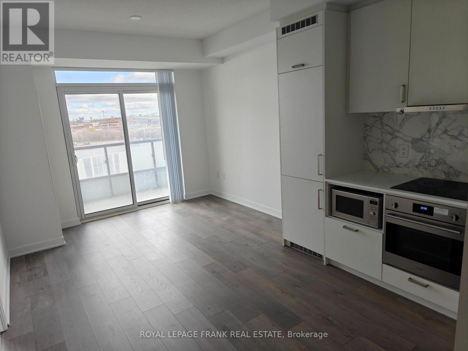 612 - 60 Honeycrisp Crescent, Vaughan, Ontario  L4K 0N5 - Photo 3 - N12541582