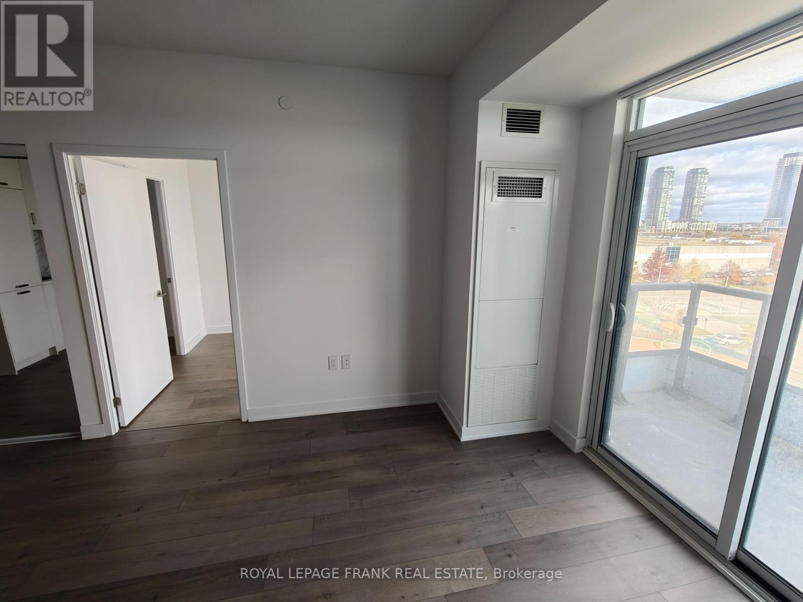 612 - 60 Honeycrisp Crescent, Vaughan, Ontario  L4K 0N5 - Photo 4 - N12541582