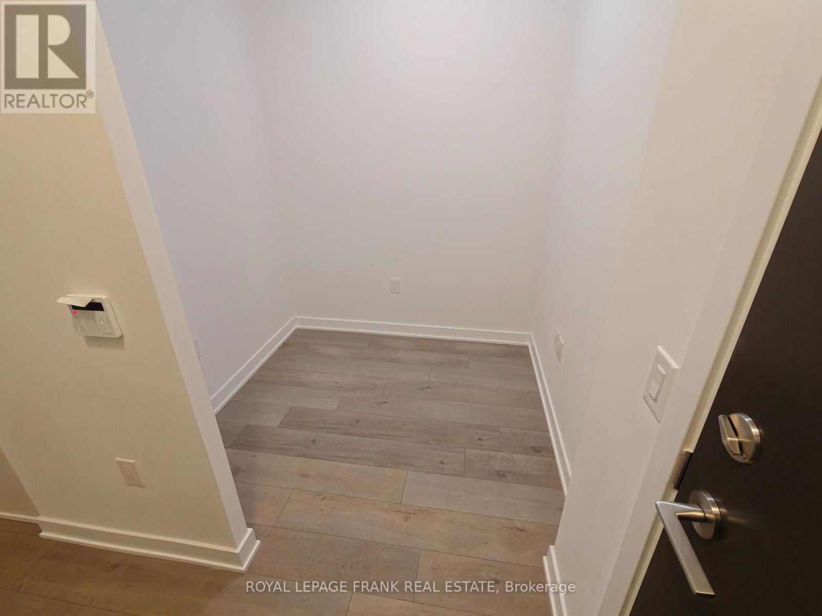 612 - 60 Honeycrisp Crescent, Vaughan, Ontario  L4K 0N5 - Photo 8 - N12541582