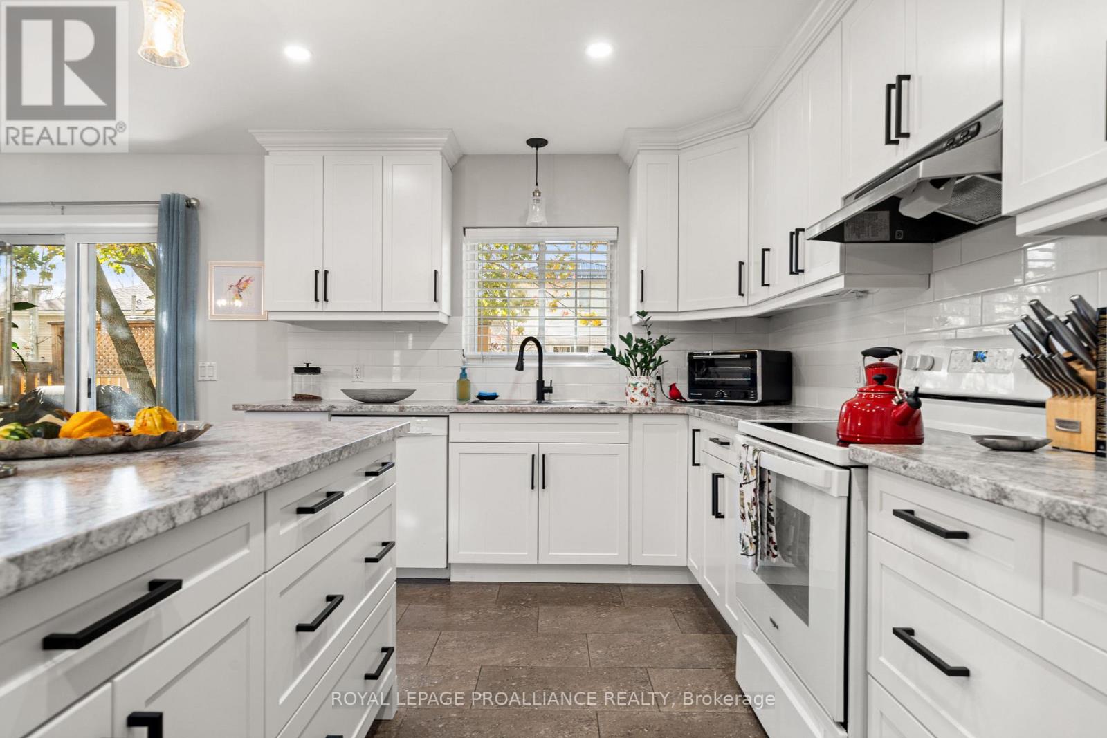 4 Kingsway Court, Belleville, Ontario K8N 4P1 - Photo 14 - X12541564