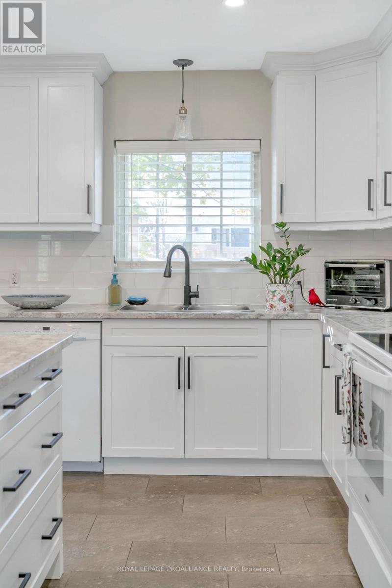 4 Kingsway Court, Belleville, Ontario K8N 4P1 - Photo 15 - X12541564