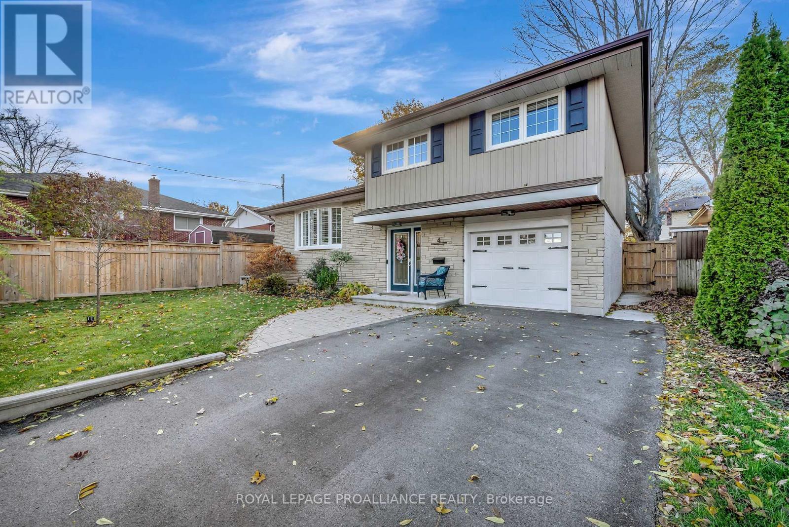 4 Kingsway Court, Belleville, Ontario K8N 4P1 - Photo 2 - X12541564