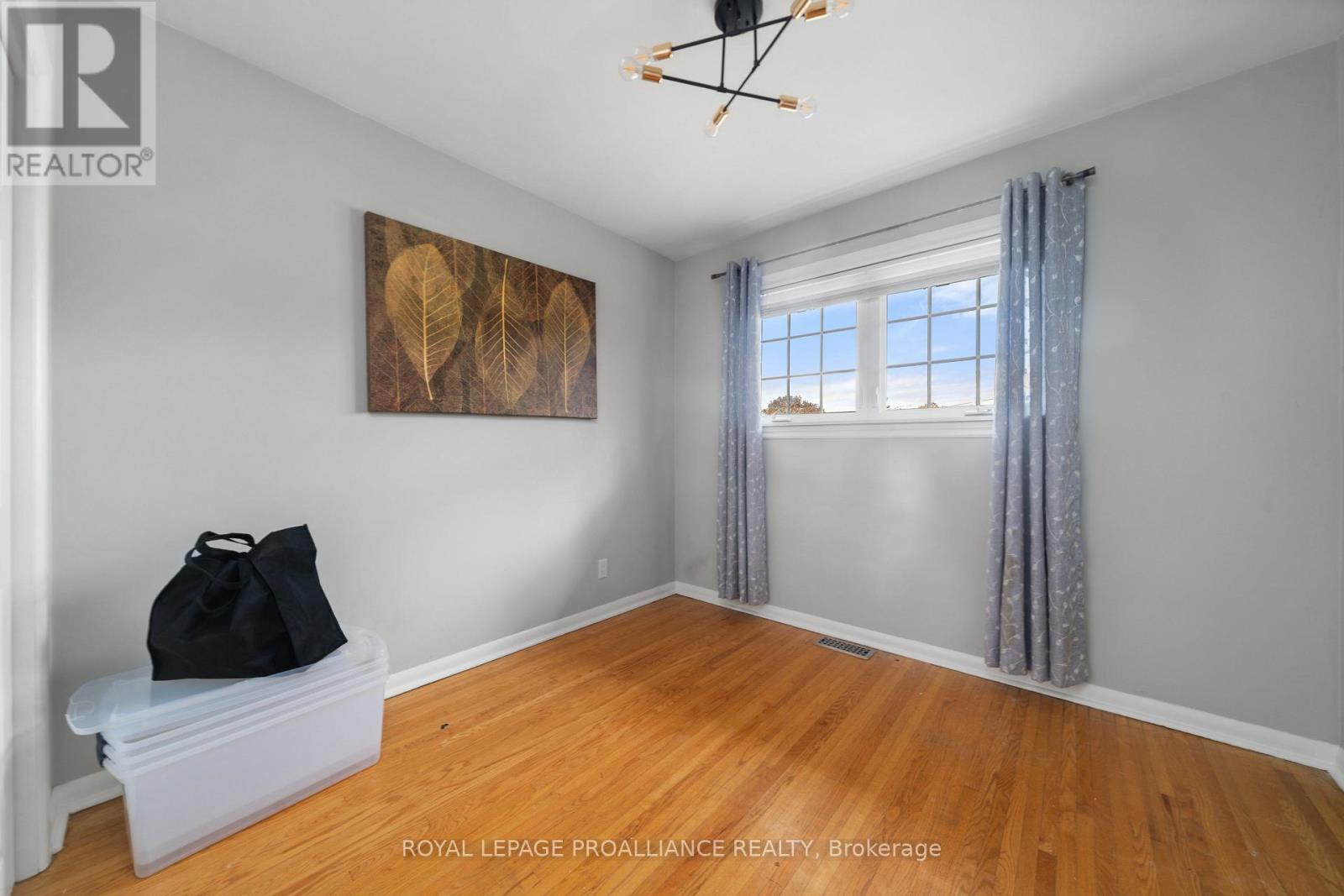 4 Kingsway Court, Belleville, Ontario K8N 4P1 - Photo 20 - X12541564