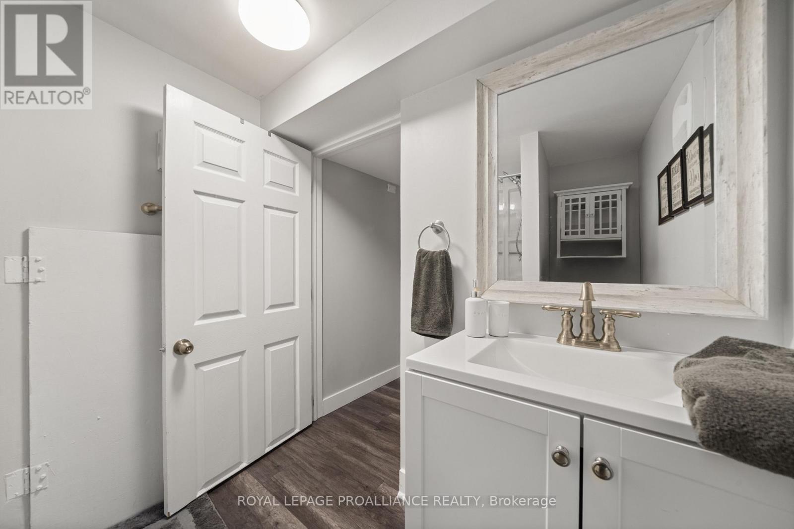 4 Kingsway Court, Belleville, Ontario K8N 4P1 - Photo 28 - X12541564