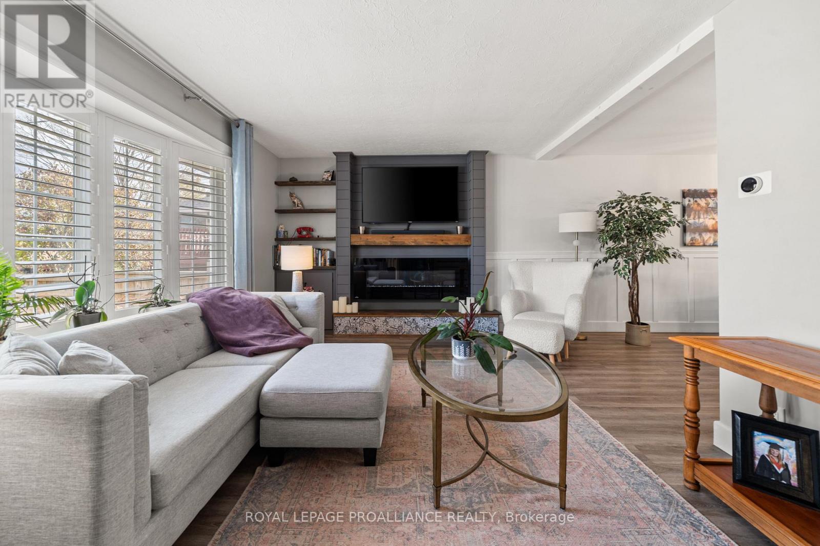 4 Kingsway Court, Belleville, Ontario K8N 4P1 - Photo 7 - X12541564