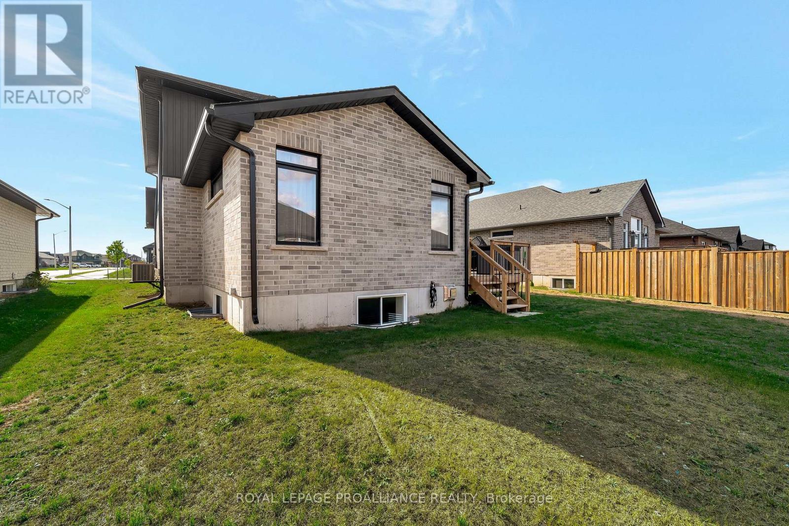 18 Raycroft Drive, Belleville, Ontario K8N 0R4 - Photo 46 - X12541828