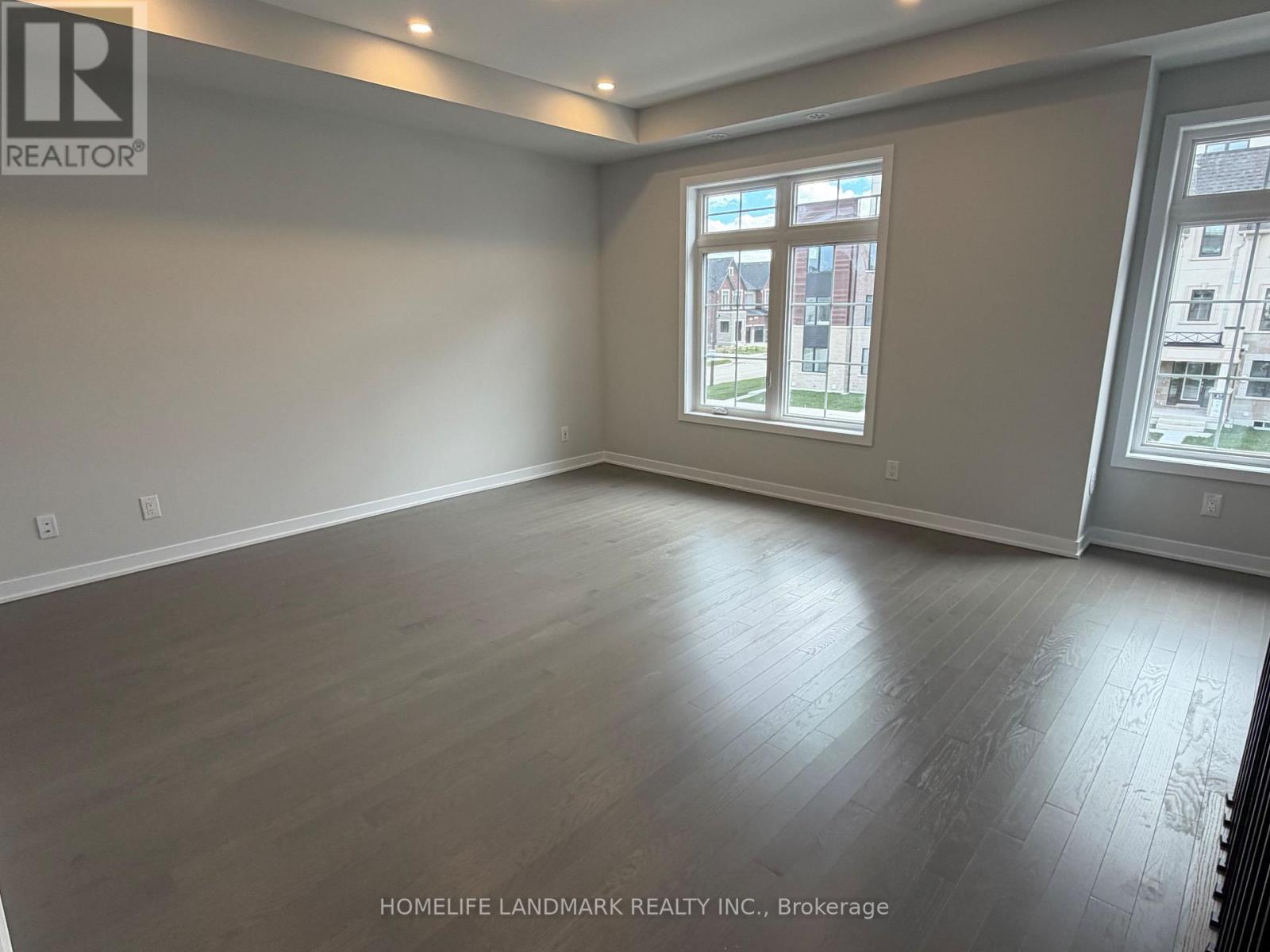 48 York Downs Boulevard, Markham, Ontario  L6C 3M6 - Photo 5 - N12539634