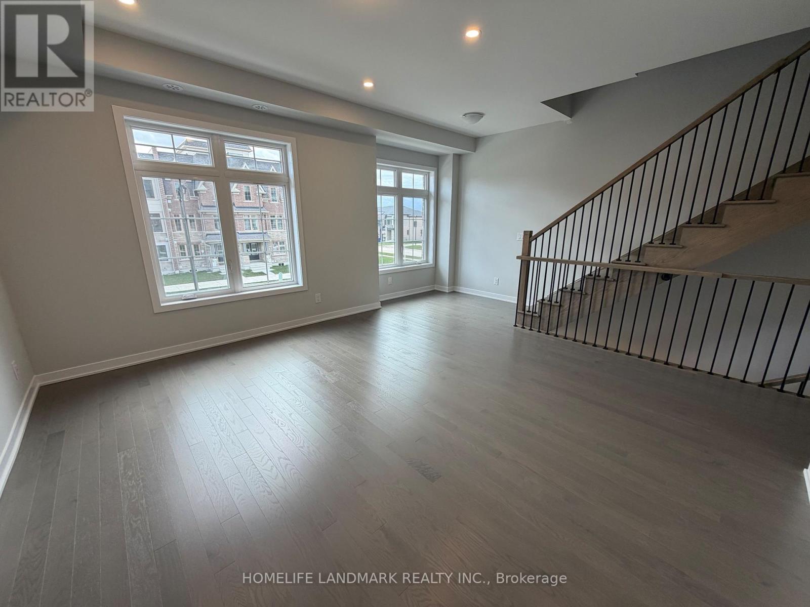 48 York Downs Boulevard, Markham, Ontario  L6C 3M6 - Photo 6 - N12539634